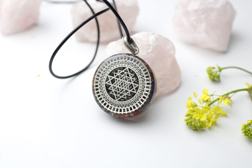 Sri Yantra Orgonit Kolye - Görsel 4